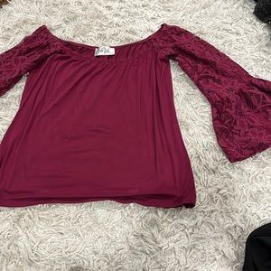 Va va top with lace sleeves